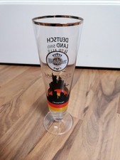 Glas Pils mit Werbung als Unterstützung der DFB Mannschaft mit Slogan