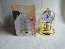 Dekorative Jahresuhr -