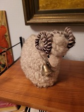 Plüschtier - Schaf mit Glocke