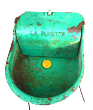 La Buvette alte Eisen Trogtränke Rinder Pferde Tränkebecken Futternapf Tränke