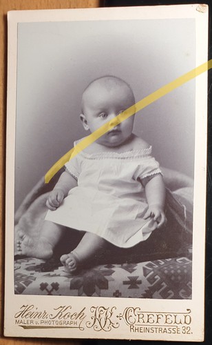 Sitting small child baby - small,