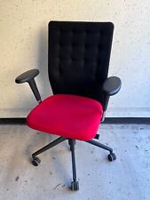 Vitra ID Trim Drehstuhl Drehsessel Bürostuhl Stoff Schwarz Rot Armlehnen
