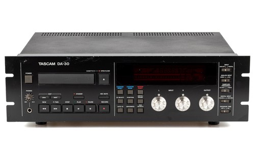 Tascam dat deck - da-30, studio