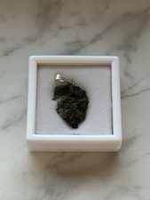 Natürlicher Moldavit Rohstein