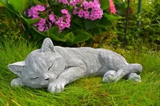 Gartenfigur lebensgroße Katze liegend massiver Steinguss 