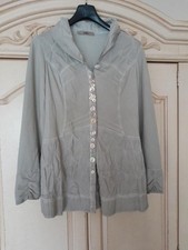 Bluse von Bottega  in einem leichten Salbeiton