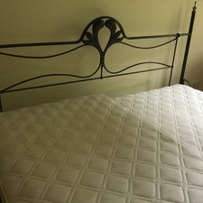 Eisenbett mit Lattenrosten 180 x 200 ohne Matratzen