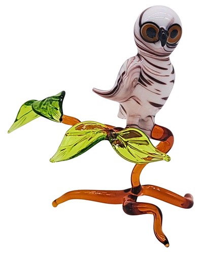 Kleine schneeeule auf ast - kleine,