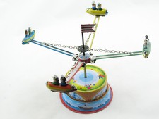 Blechspielzeug - Karussell mit vier Gondeln    1840266 