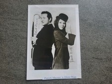 Patrick Macnee & Diane Rigg  Serie  Unterschrift  Autogramm Schirm Charme Melone