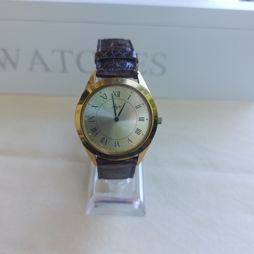 Klassische goldene vintageuhr - klassische,