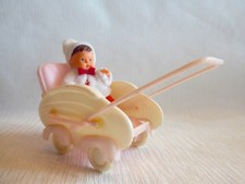 PUPPEN-SPORTWAGEN mit PÜPPCHEN für die PUPPENSTUBE   "1950er JAHRE"