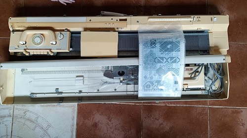 Electric knitting machine