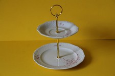 zweistöckige Etagere Teller