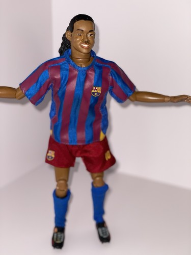 Ronaldinho revell kick mania - ronaldinho,