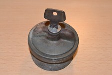 VW Oldtimer Passat  TANKDECKEL mit SCHLÜSSEL 321201551 C Original BLAU B1