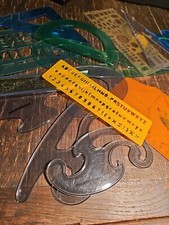 Diverse Lineale, Dreieck Lineale, Kurvenlineale, Möblierungsschablonen