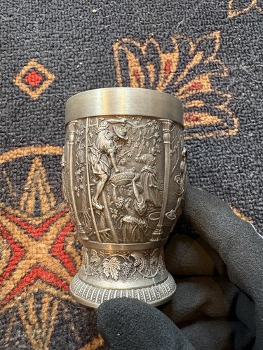 Kleiner zinnbecher der firma - zinnbecher,