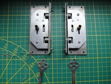 1 Garnitur = 2x Truhenschloß