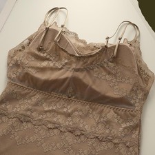 Bequeme große Damen Spitzenweste mit stilvollem Doppelriemen Design