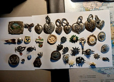 Trachtenschmuck Anhänger Abzeichen Plaketten florale Motive Edelweiß,Enzyan usw.