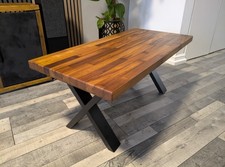 Massiver Iroko Couchtisch