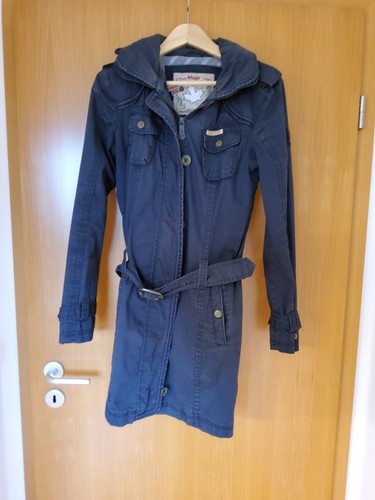 Eine khujo sommerjacke mit - eine,