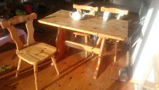 RUSTIKALER KIEFERNHOLZ-ESSTISCH KÜCHENTISCH mit 3 Stühlen passend zur Eckbank