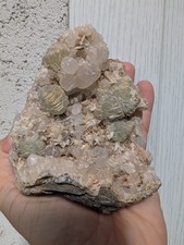 Handstufe mit Prehnit u