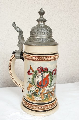 Alter bierkrug mit relief und - alter,