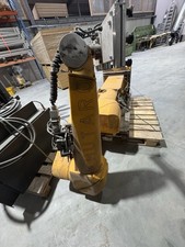 Das abgebildete Objekt ist ein Stäubli RX130 Industrieroboter. Inkl. Steuerung 