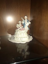 Schöne Porzellan Figur