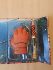 Bleistiftverlängerung Tigertatze, Set aus Happy Meal, mit Büchlein und Sticker.