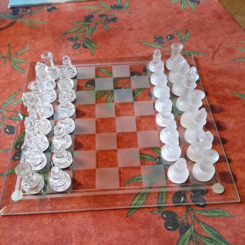 Schachspiel aus glas gebraucht - aus,
