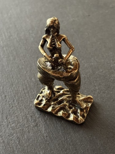 Messingfigur frau mit hammer - hammer, &