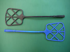 2 Teppichklopfer Kunststoff 66cm blau + schwarz Ausklopfer Möbelklopfer