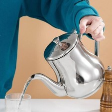 Große Teekanne aus Edelstahl