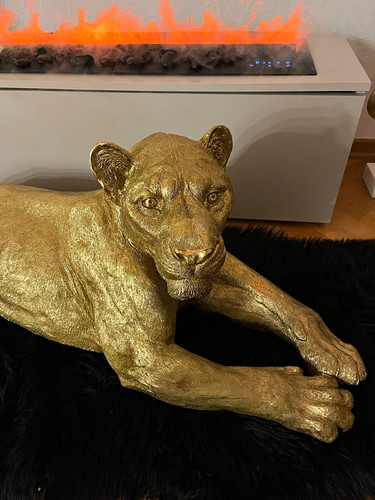 Liegende löwenfigur - liegende,