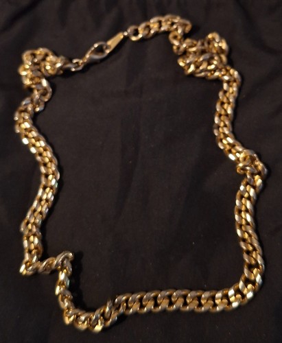 Goldfarbene kette mit - kette,