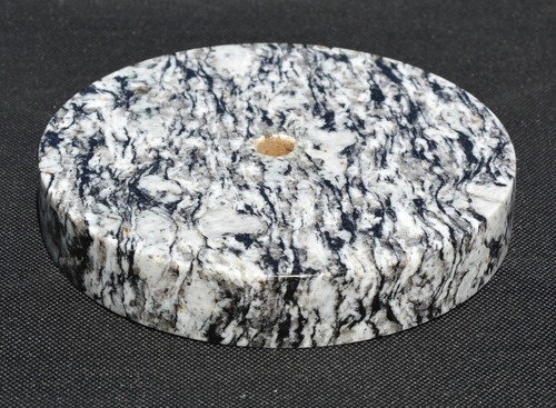Runder sockel aus granit - runder,