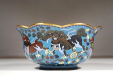 Chinesische Cloisonné-Schale Fabelwesen Lapmuts-Form Späte Qing-Dynastie 20. Jh.
