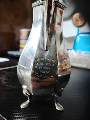 Versilberte kaffeekanne mit - versilberte,
