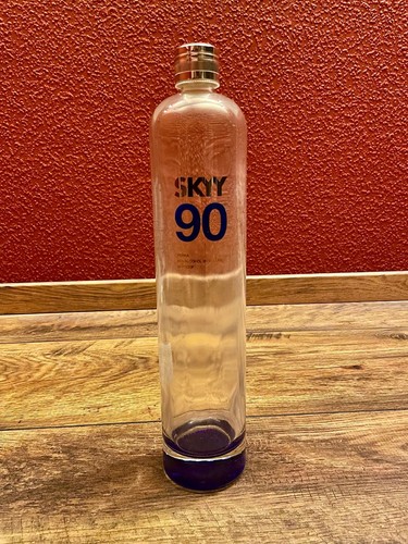 Große leere skyy vodka - große,