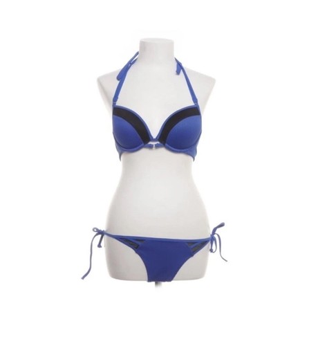 Zweiteiliger bikini von - zweiteiliger,