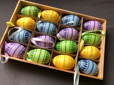 Ostern: 12 Ostereier Deko Styropor Eier beklebt – in 4 Farben TOP