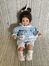 Porzellanpuppe Baby, Helga Matejka von 1994, 22cm, braunHaare sehr guter Zustand