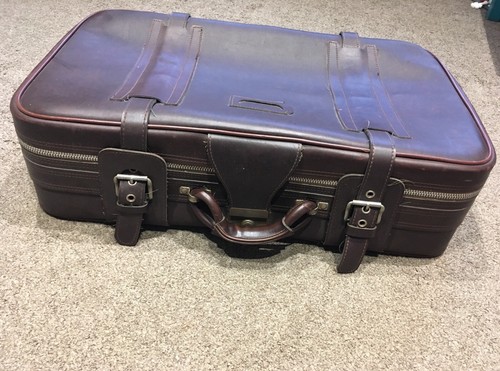 Brauner koffer vintage stil - im,