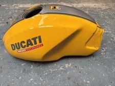 Ducati Kraftstofftank - gelb mit silbernen Streifen - passend für 600/620/750/800 i.e. ohne Pumpe