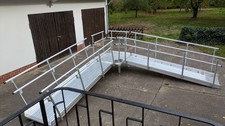 Metall Rollstuhlrampe für Hauseingang mit Geländer, 2*3 m + Podest, 0,8 m breit