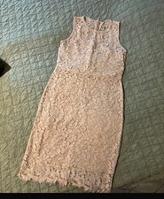 Abendkleid; elegantes Kleid; Tafel für besondere Anlässe; schönes Kleid 